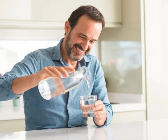 Jak picie wody wpływa na cholesterol i serce? Zaskakujące wyniki najnowszego badania 