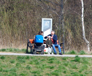 Wałęsa na spacerze z córką