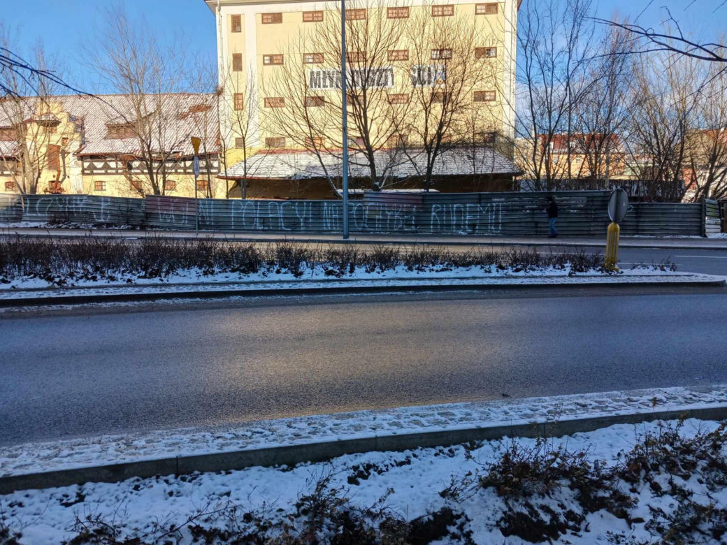 Graffiti z błędem ortograficznym