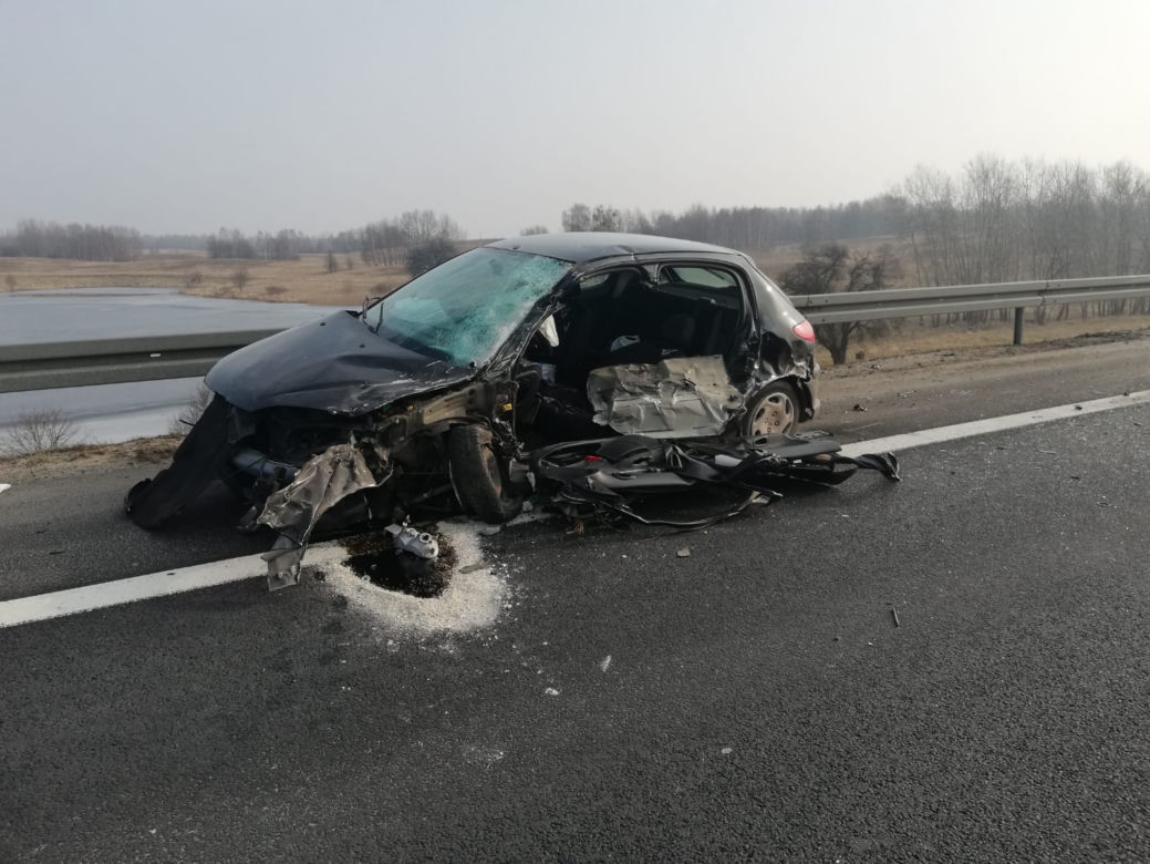 Dobrąg. Wypadek na DK 16. Kierująca BYŁA ZAKLESZCZONA w aucie [ZDJĘCIA]