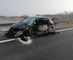 Dobrąg. Wypadek na DK 16. Kierująca BYŁA ZAKLESZCZONA w aucie [ZDJĘCIA]