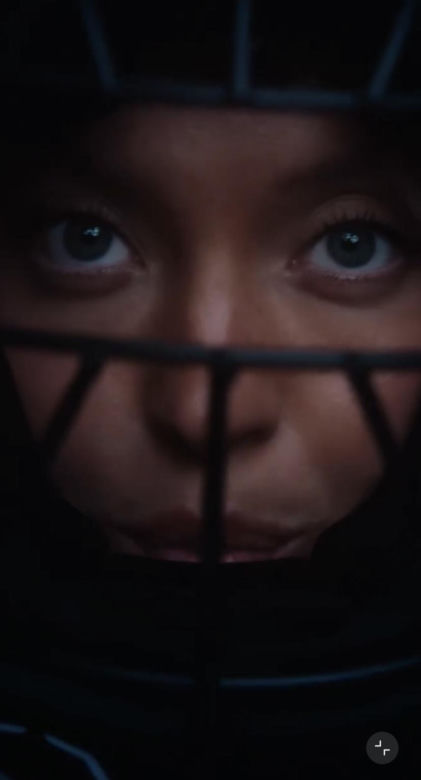 Rozebrana Sydney Sweeney w sportowej reklamie