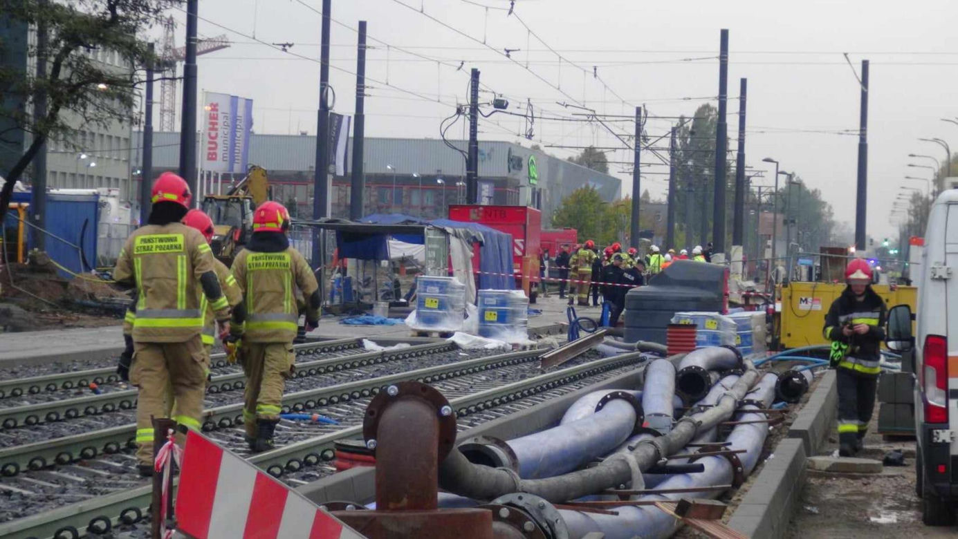 Gigantyczny wybuch w podziemiach. Cztery osoby ranne. Studzienki kanalizacyjne wyleciały w powietrze!