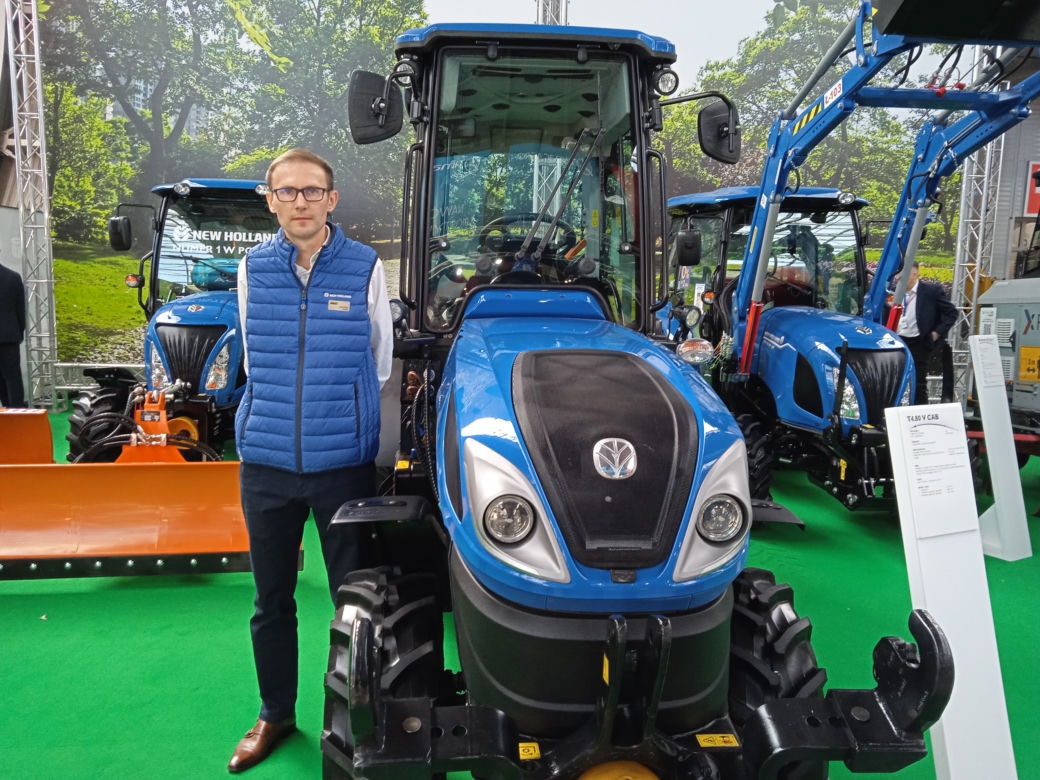 Agrotech 2023 w Targach Kielce. Zabytkowy pług i ciągnik w wersji mini na wystawie
