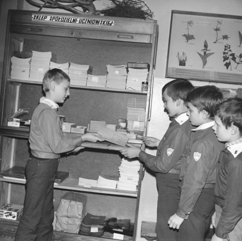 Szkoła Podstawowa im. Adama Mickiewicza w Umiastowie 1982