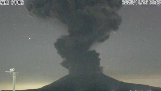 Wielki wybuch wulkanu! Słup dymu na 4 kilometry, władze ostrzegają