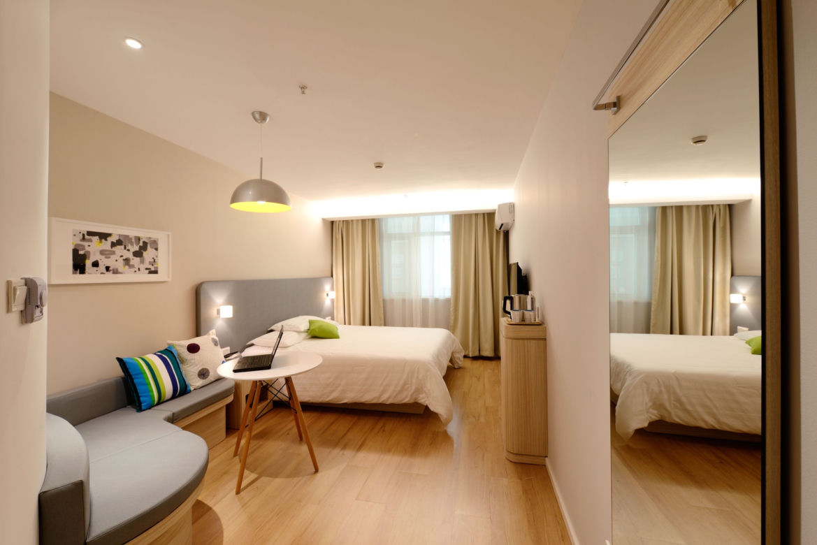 Nowoczesne studio z balkonem