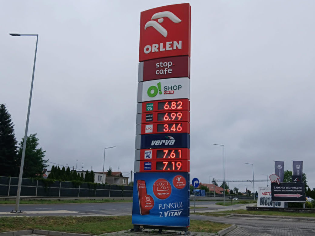 W środę po północy kierowców przywitały nowe, znacznie wyższe ceny paliw