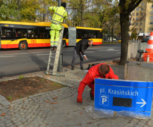 Tablice elektroniczne na placu Krasińskich