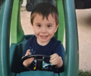 Trzylatek w pieluszce wyszedł z domu nad ranem. Jego maleńkie ciałko znaleźli w rzece