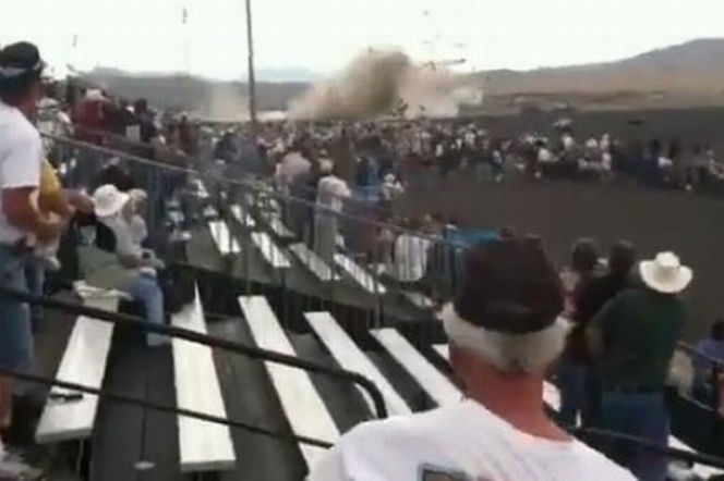 USA. Katastrofa na pokazie lotniczym Reno Air Races. Myśliwiec runął na widzów