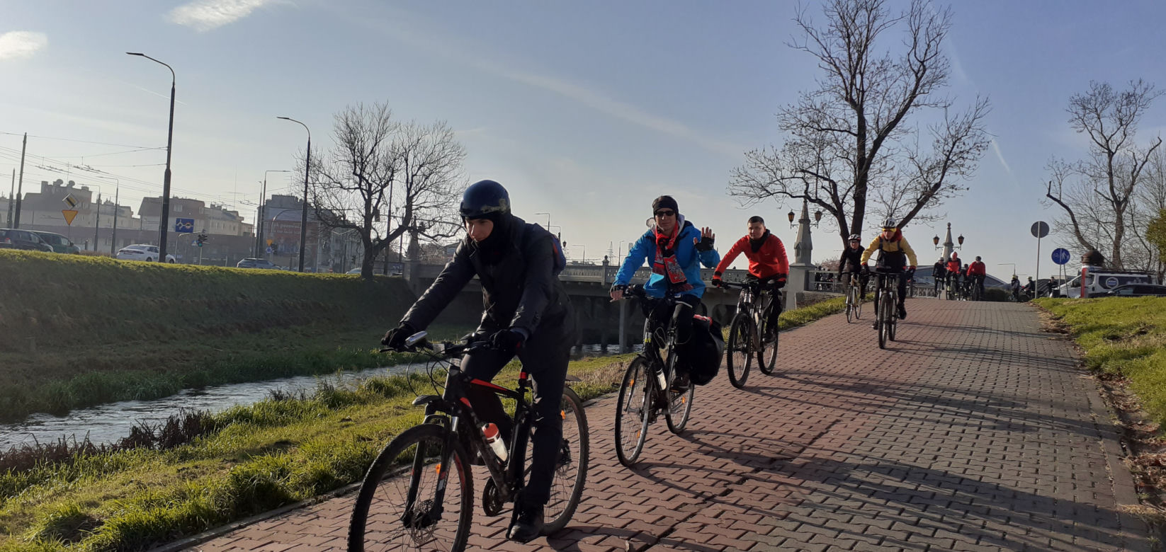Lubelscy rowerzyści wyruszyli. Pokonają 103 kilometry w 103. rocznicę odzyskania niepodległości [GALERIA]