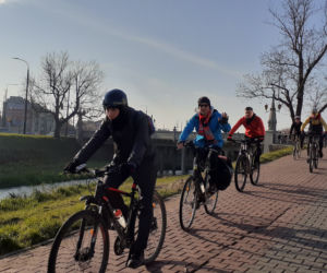Lubelscy rowerzyści wyruszyli. Pokonają 103 kilometry w 103. rocznicę odzyskania niepodległości [GALERIA]
