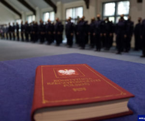 Nowi policjanci na Warmii i Mazurach. Ślubowanie złożyło 64 funkcjonariuszy [ZDJĘCIA]
