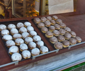 Pierwsze kolejki po najlepsze pączki w Toruniu