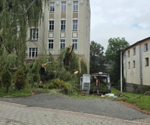 Burze spustoszyły Dolny Śląsk. Setki interwencji strażaków i ewakuacja obozów harcerskich