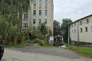 Burze spustoszyły Dolny Śląsk. Setki interwencji strażaków i ewakuacja obozów harcerskich