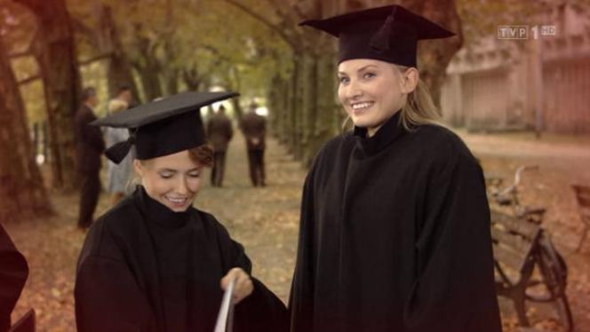 ANNA GERMAN.  Joanna Moro i Olga Frycz jako Janeczka