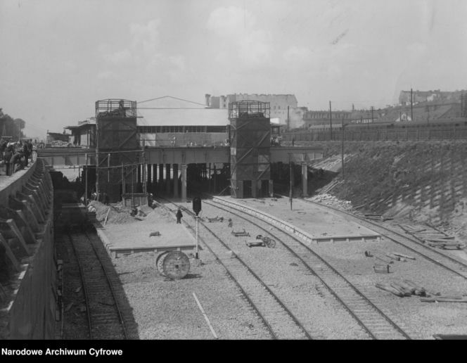 Warszawa dawniej i dziś. Dworzec Główny