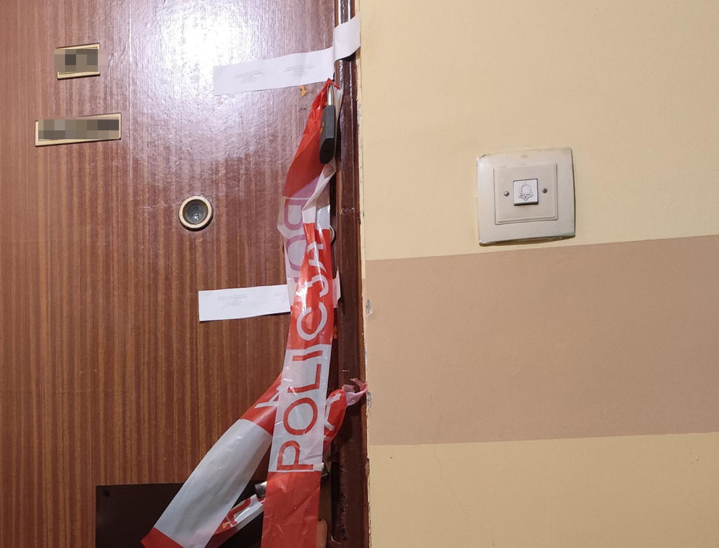 Tajemnicza śmierć całej rodziny. 95-latkowie i ich syn znalezieni martwi w łóżkach. Sąsiadów zaniepokoił jeden szczegół