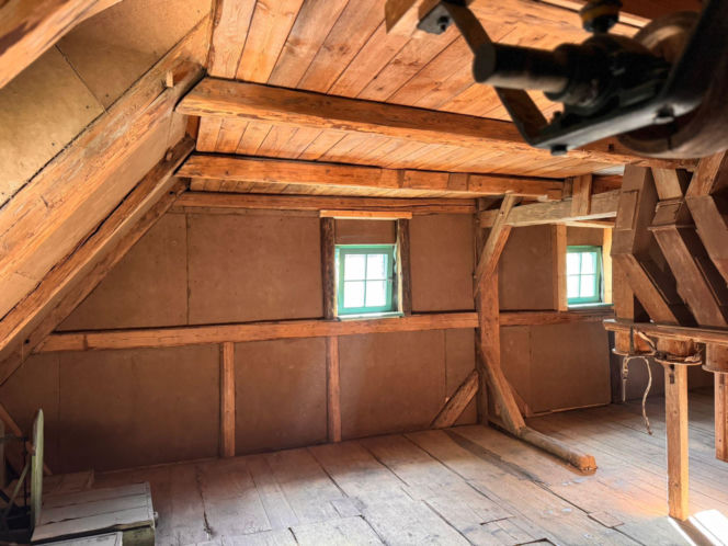 Płyty gliniano-konopne w zabudowie wnętrz