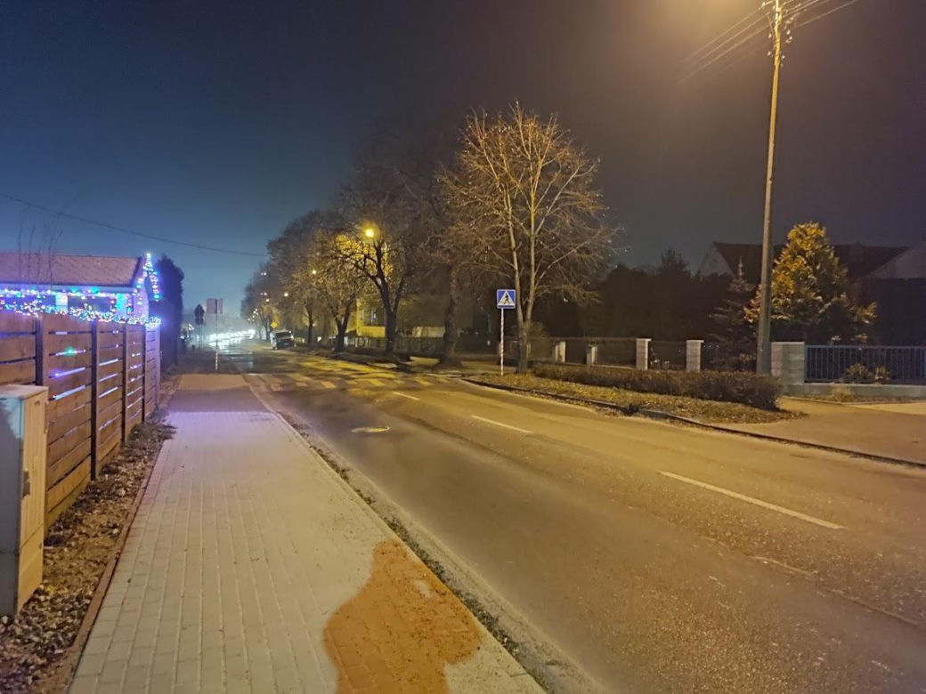 Wyniesione przejście dla pieszych na ulicy Gronowskiej w Lesznie
