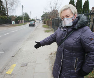 Dramat w Markach. Chodnik, po którym nie da się bezpiecznie chodzić