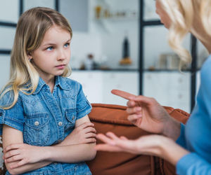 Dziecko zaczęło przeklinać? Ten błąd rodziców może pogorszyć sprawę