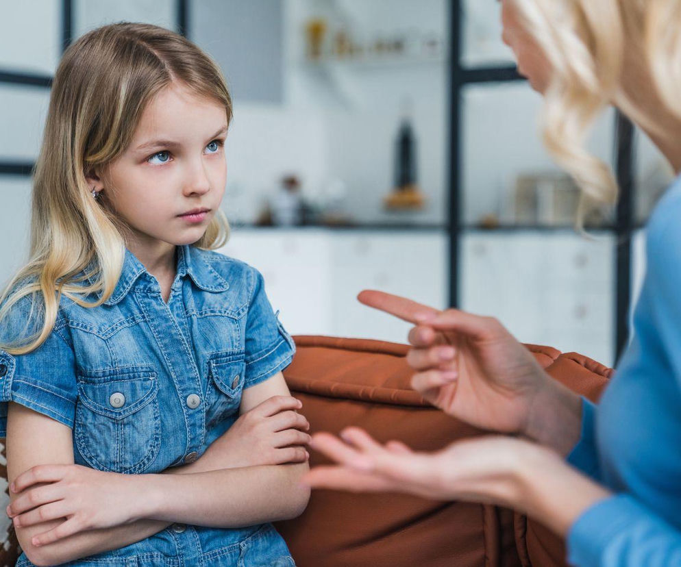 Dziecko zaczęło przeklinać? Ten błąd rodziców może pogorszyć sprawę