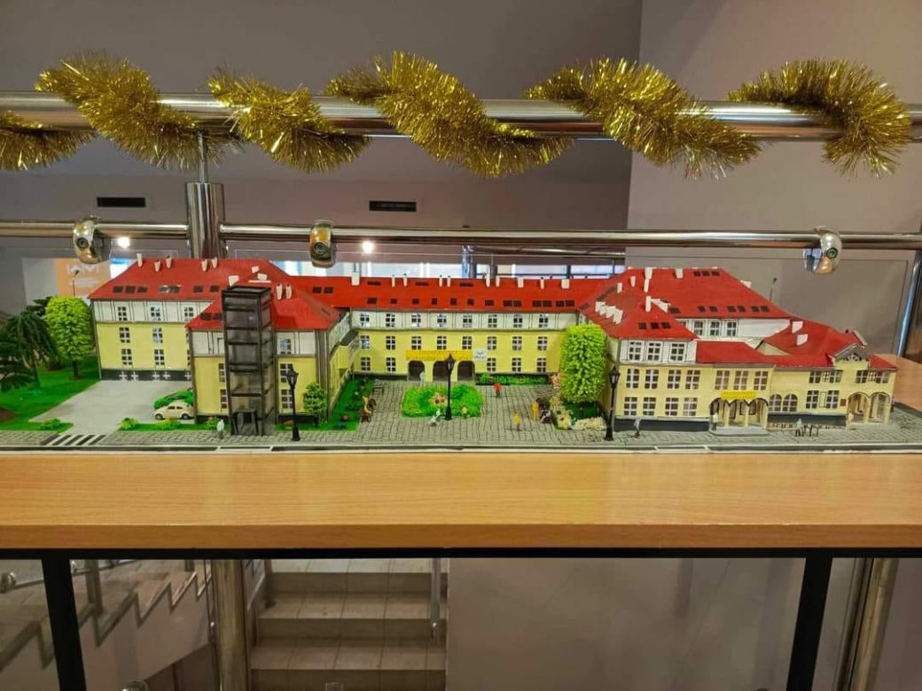 Pracuje jako portier na UWM. Stworzył wyjątkową makietę Kortowa [ZDJĘCIA]
