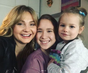 Przyjaciółki 13 sezon. Inga (Małgorzata Socha), Marysia (Zofia Cybul), Hania (Pola Figurska)