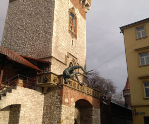 Wysoko zawieszona poprzeczka przy Bramie Floriańskiej