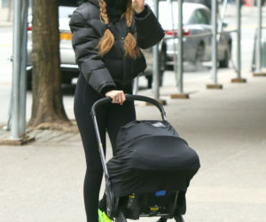 Gigi Hadid na spacerze z córką