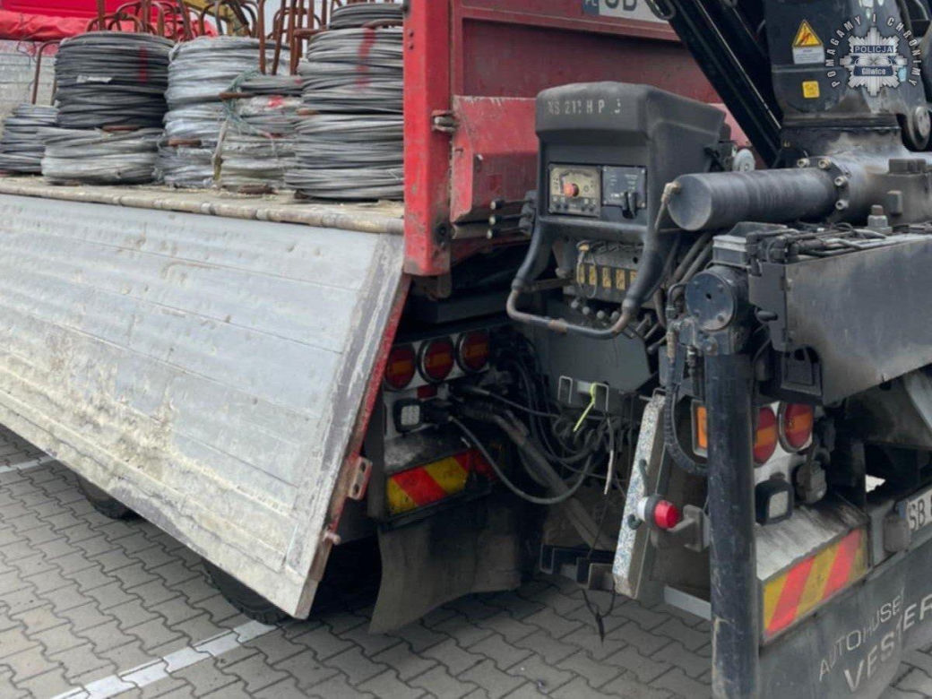 Złodzieje chcieli ukraść 9 ton stalowego drutu. Zostali złapani na gorącym uczynku