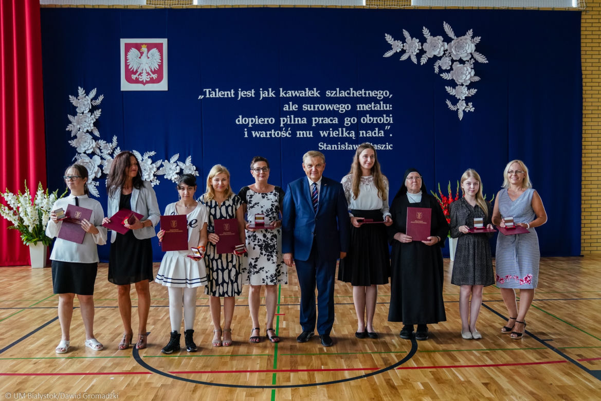 Początek nowego roku szkolnego w Białymstoku. Naukę rozpoczęło 39 tys. dzieci i młodzieży