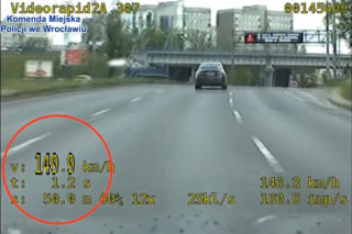 Wrocław. Testował Mercedesa po wizycie u mechanika. Słono za to zapłaci. Wideo wgniata w fotel 