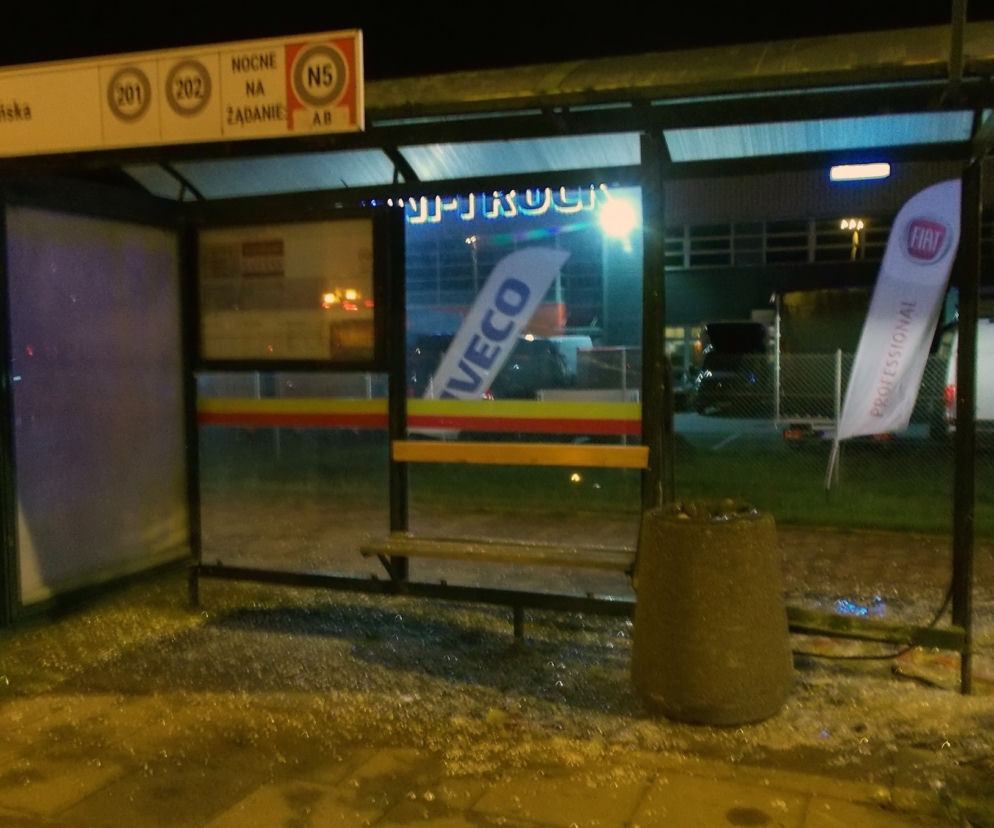BMW wjechało w przystanek MPK Łódź. Mogło dojść do tragedii...