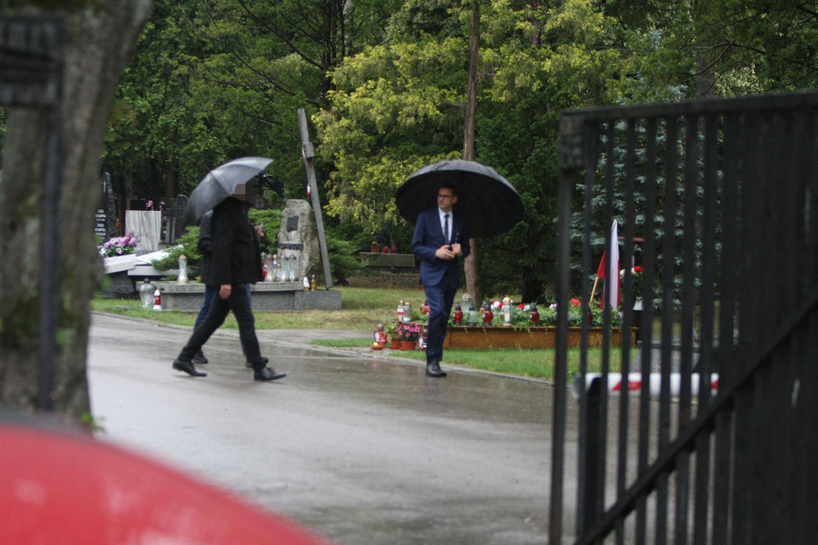 Morawiecki pod ochroną na miesięcznicy 