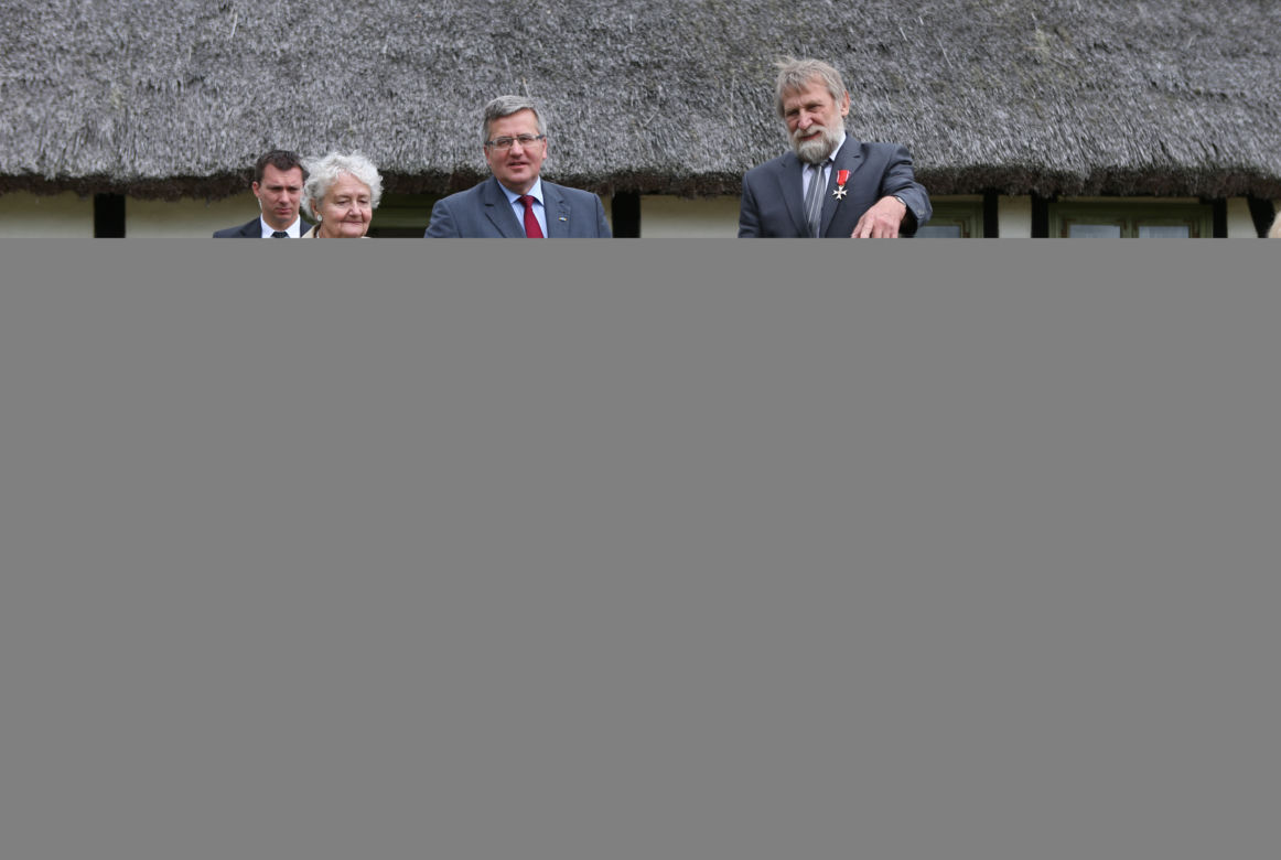 jadwiga komorowska i bronislaw komorowski w skansenie we wsi kluki - wakacje prezydenta (7)