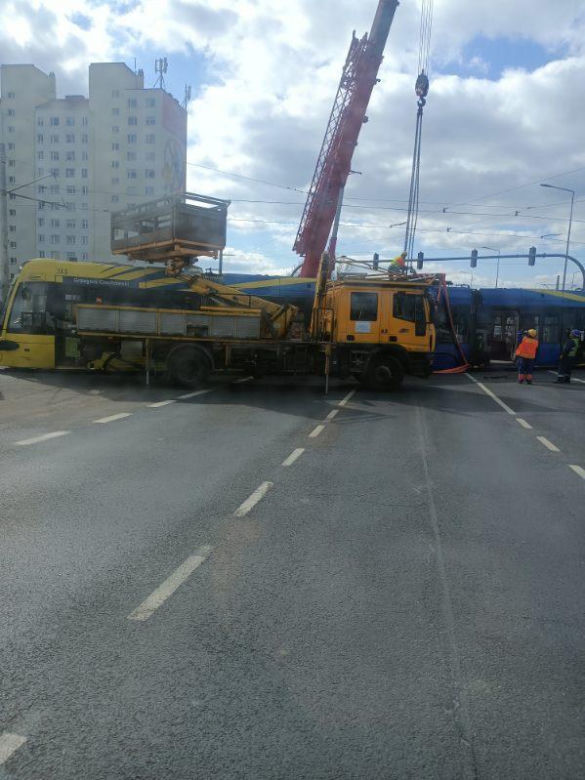 Tramwaj wypadł z szyn. Niebezpiecznie w Toruniu