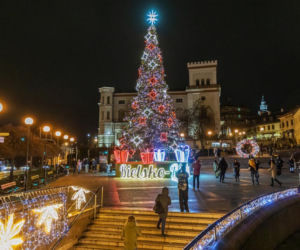 To najbardziej świąteczne miasto w województwie śląskim. Częściowo znajduje się w Małopolsce
