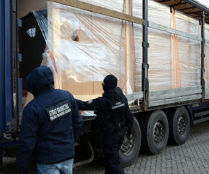 Gigantyczny transport nielegalnych papierosów przechwycony przez podlaskie służby