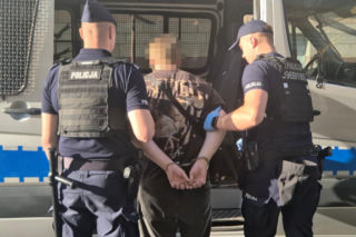 Masowe kontrole w całej Warszawie! Policja przeczesuje dworce i bazary