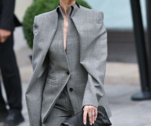 Céline Dion w luksusowym garniturze posyła uśmiechy fanom