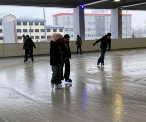 Kryte lodowisko przy Hali Urania