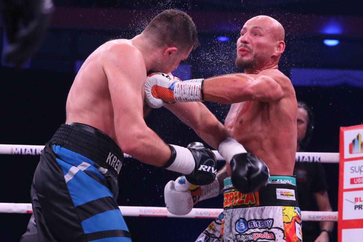 Artur Szpilka opuścił spodnie w łazience