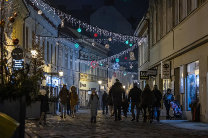 To najbardziej świąteczne miasto w województwie śląskim. Częściowo znajduje się w Małopolsce