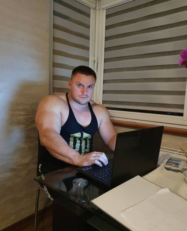 Krzysztof Radzikowski w pracy