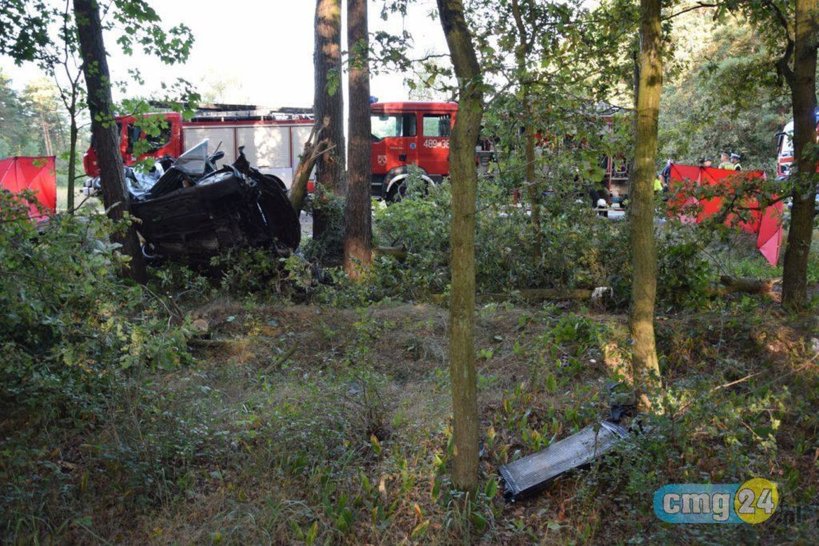Tragiczny wypadek w miejscowości Miradz, czterech młodych ludzi nie żyje