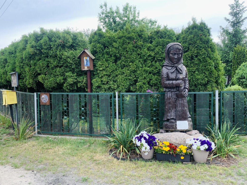 Kolorowe domy inspirowane twórczością Vincenta van Gogha zamieniły wieś liczącą zaledwie stu mieszkańców w prawdziwą atrakcję turystyczną